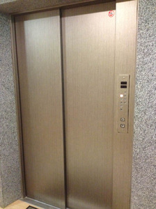 電梯門貼膜 換新